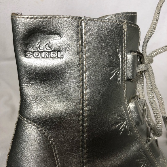 Sorel X Disney Frozen Joan of Arctic Silver Leather Wedge Boots. Girl’s Size 3 - Picture 10 of 11